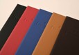 Porta cuentas de cuero con grabado - Colores: negro, rojo, azul, camel y chocolate